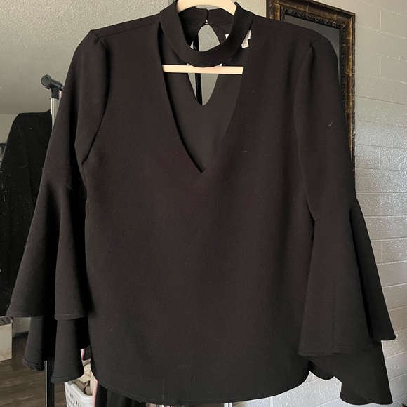 Black blouse size small bell sleeves - Picture 3 of 3